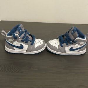 Jordon 1 mid 6c grey white and blue